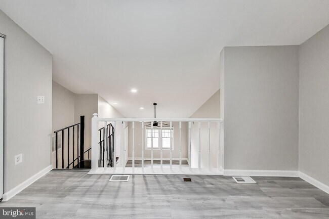 Building Photo - 13041 Shadyside Ln
