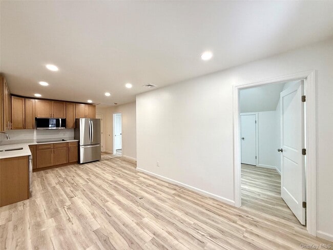 Building Photo - 728 US-6