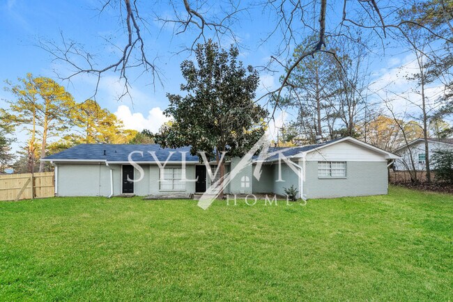 Building Photo - This 4 bedroom, 2 bathroom home is exactly...