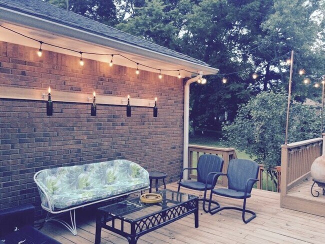 Building Photo - 705 Spring House Circle