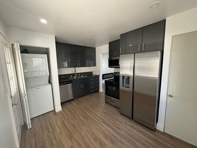 Building Photo - 3 bedroom - 1 bathroom in El Cajon