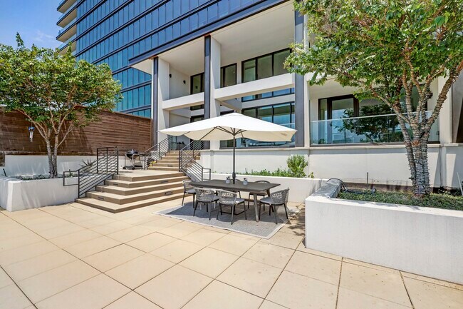 Building Photo - 3433 Westheimer Rd