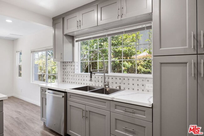 Building Photo - 1342 Mohawk St