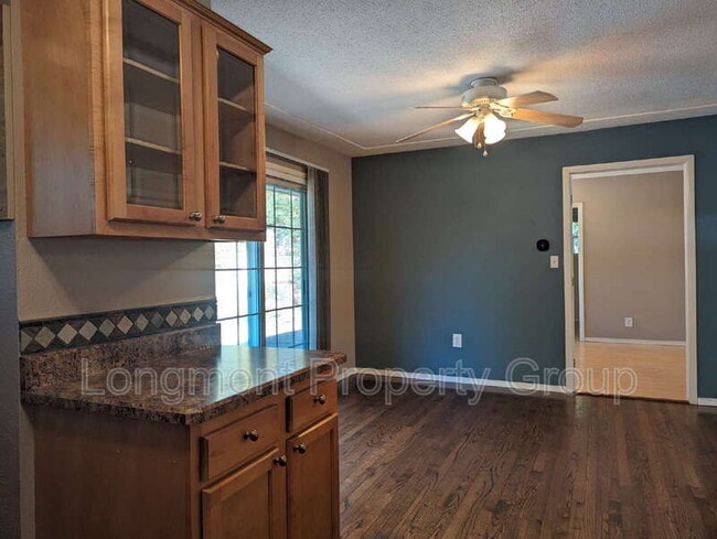 Building Photo - 305 Cottonwood Ct