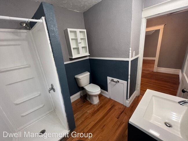 Building Photo - 4 br, 2 bath House - 401 9th St NE
