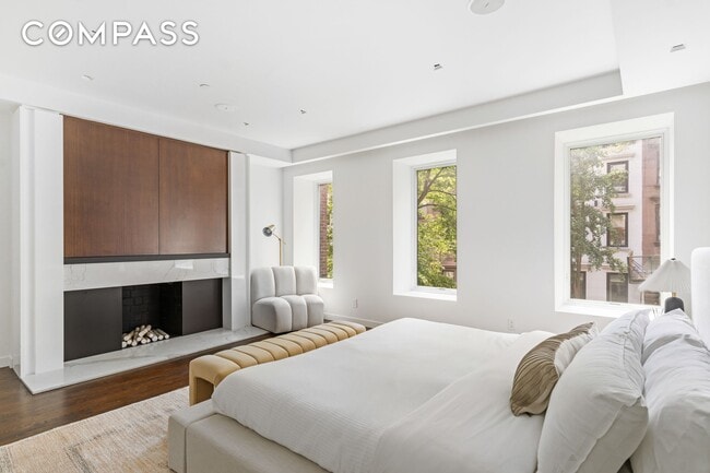 Building Photo - 135 E 38th St