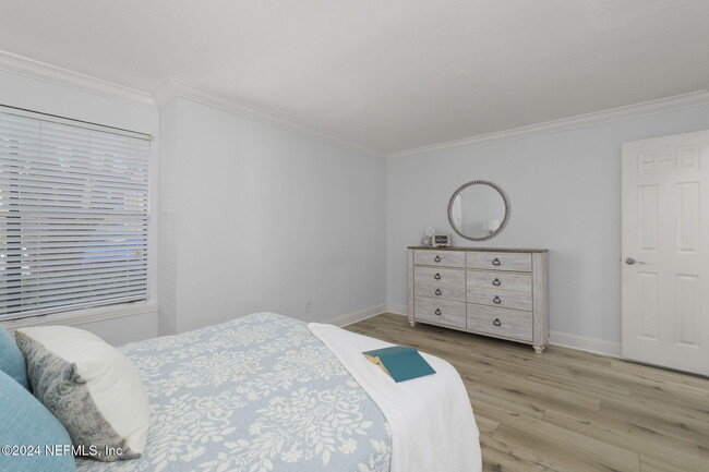 Building Photo - 858 Shoreline Cir