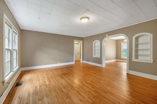 Building Photo - 132 Rowland Pl
