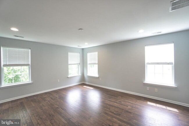 Building Photo - 1003 Chapman Cir
