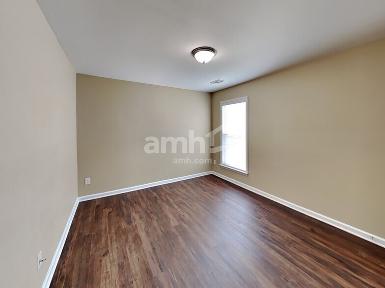 Building Photo - 3695 Moor Pointe Dr