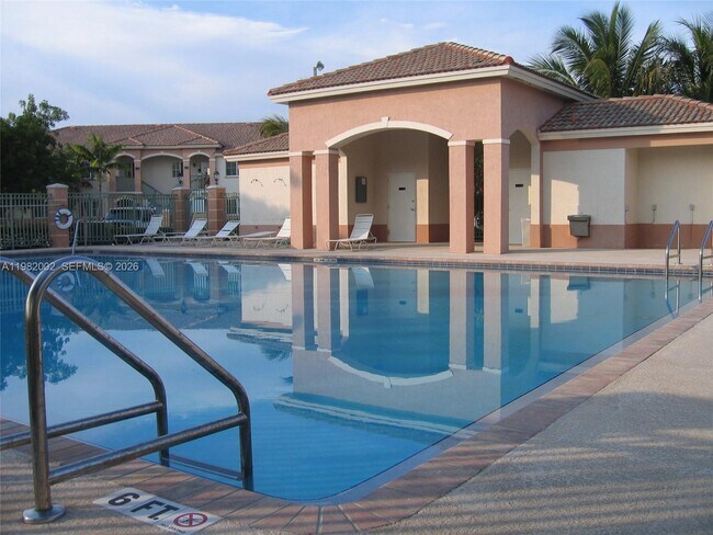 Building Photo - 2921 SE 13th Ave