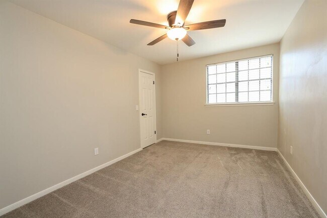 Building Photo - 17318 Shadow Valley Dr