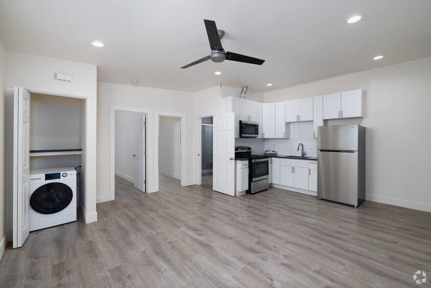 2BR, 1BA - 925SF - Kitchen/ Living Room - Park Way Plaza