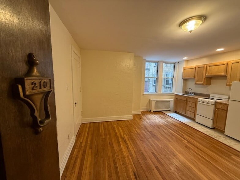 Interior Photo - New King Edward Apartments