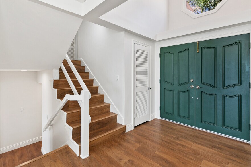Double door entry - 4013 Via Manzana