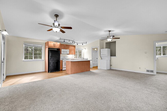 Building Photo - 50 Spruce Dr