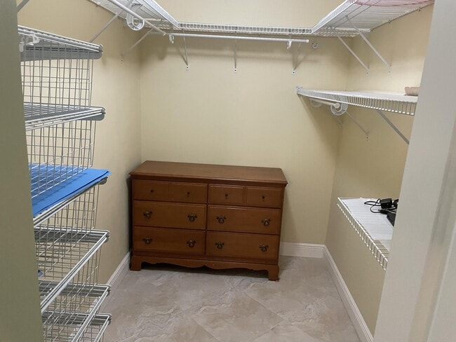 Building Photo - 705 Lori Dr