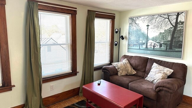 Building Photo - 30 Dana St