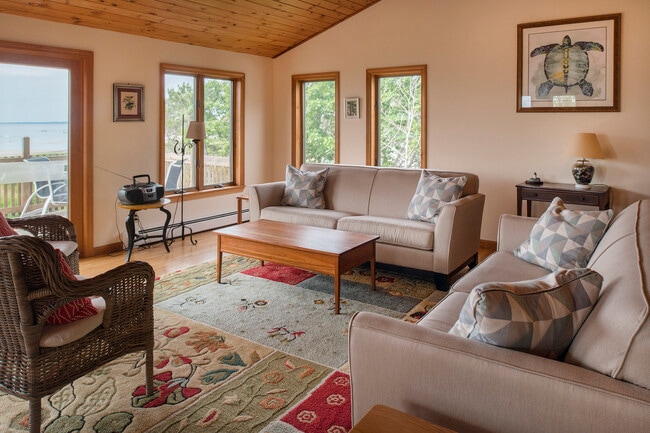 Building Photo - 35 Parsons Beach Rd