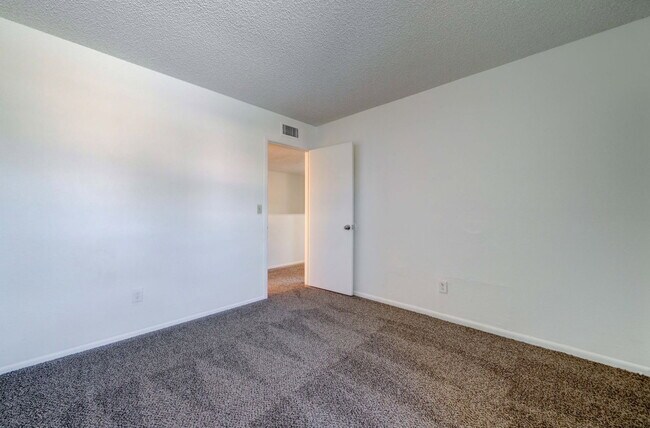 Building Photo - 2696 N 43rd Ave