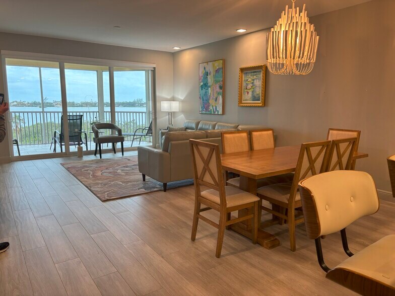 Living & Dinning - 260 Hidden Bay Dr