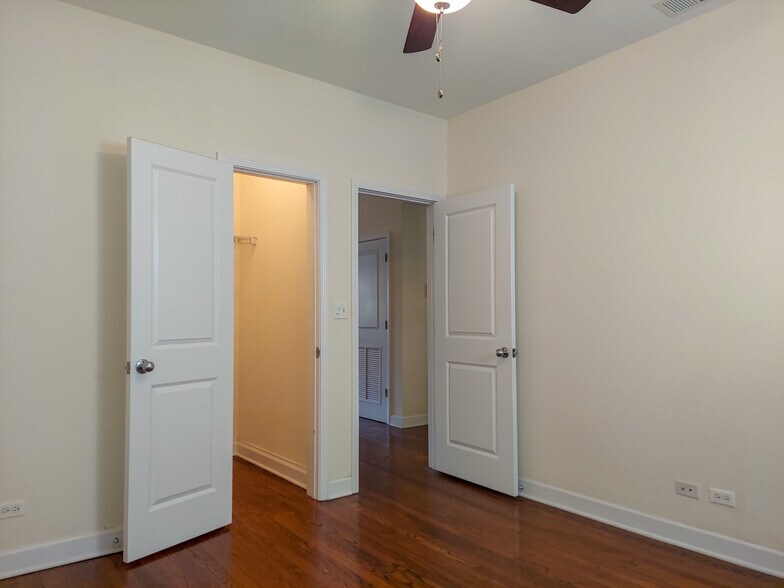 Building Photo - 4653 N Wolcott Ave