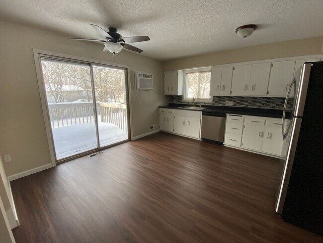 Building Photo - 9460-9462 Griggs Ave