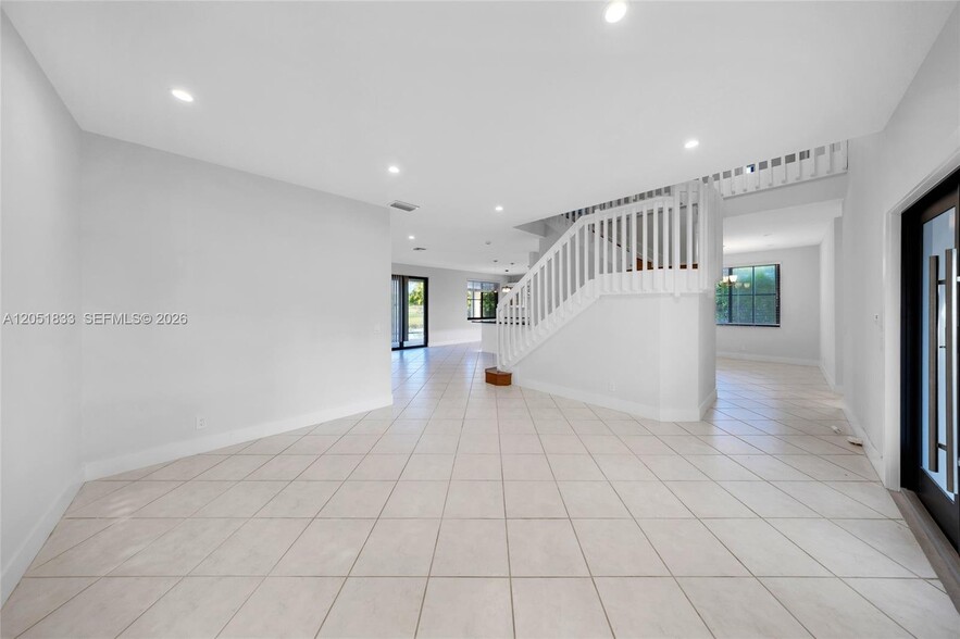 Building Photo - 1538 Tamarind Ct