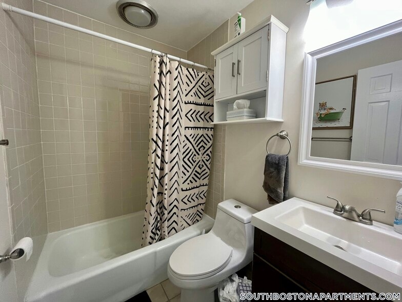 Building Photo - 470 E 3rd St