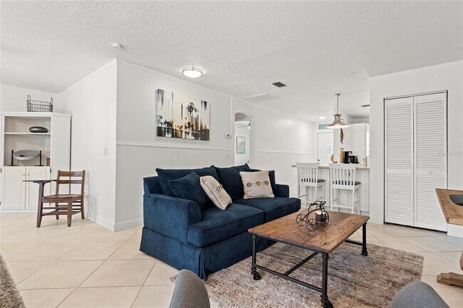 Building Photo - 513 Crystal Beach Ave