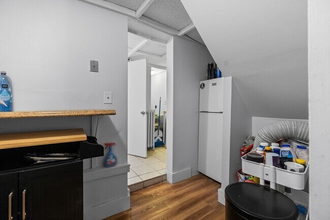 Building Photo - 19 S Russell St