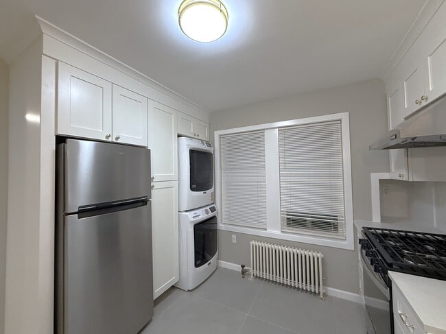 Building Photo - 100-03 Ascan Ave