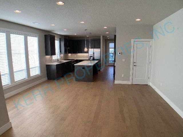 Building Photo - Spacious 3-Bed, 2.5-Bath Gem in Vibrant SE...