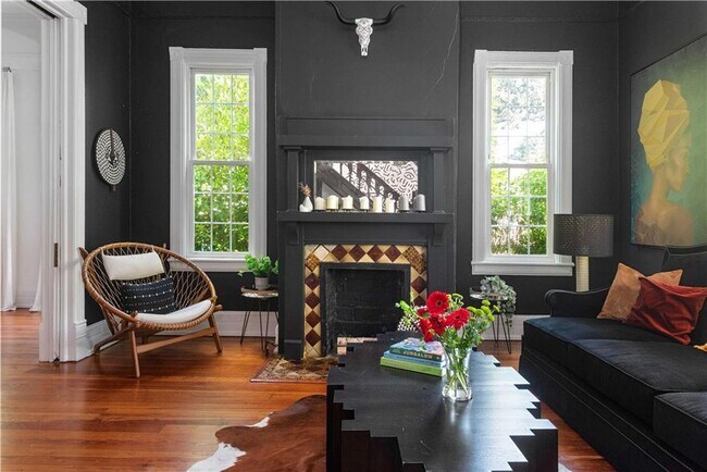 Building Photo - 383 Park Ave SE