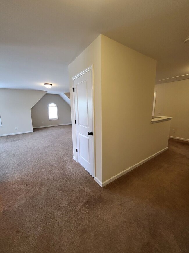Building Photo - 284 Big Oak Ln
