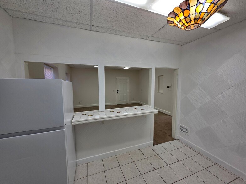 Building Photo - 64 Kenyon St