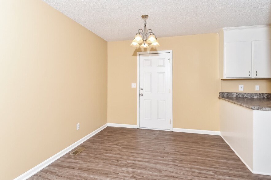 Building Photo - 7352 Pinedale Dr