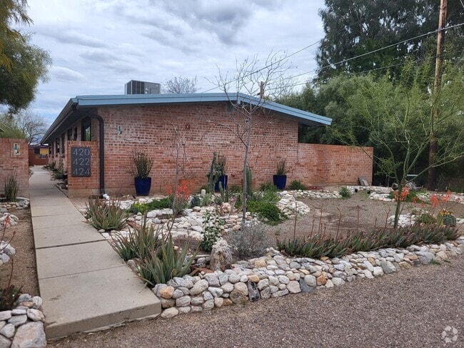 Building Photo - 422 N Olsen Ave