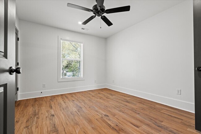 Building Photo - 1328 Twelve Oaks Ln