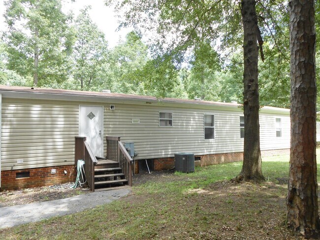Building Photo - Large 3 Bedroom 3 Bathroom Modular Home in...