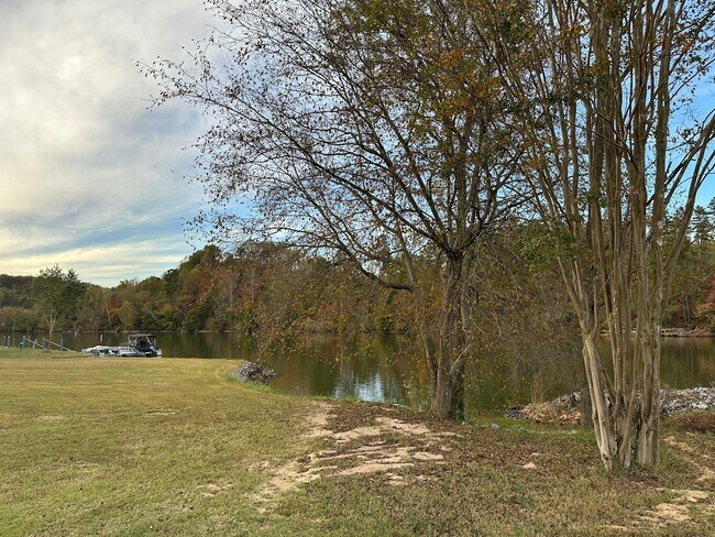 Building Photo - 302 Catawba Ave