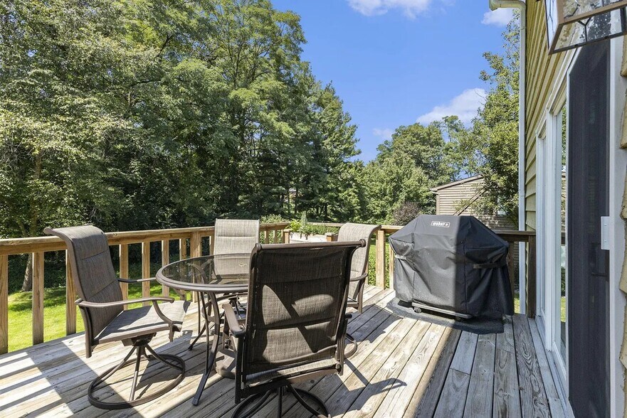 Deck off Family Room - 194 Wexford Rd