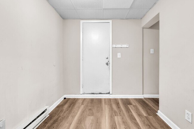 Building Photo - 439 Walnut St