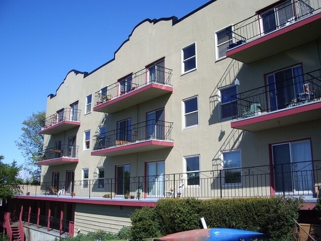 Building Photo - Lomita Vista
