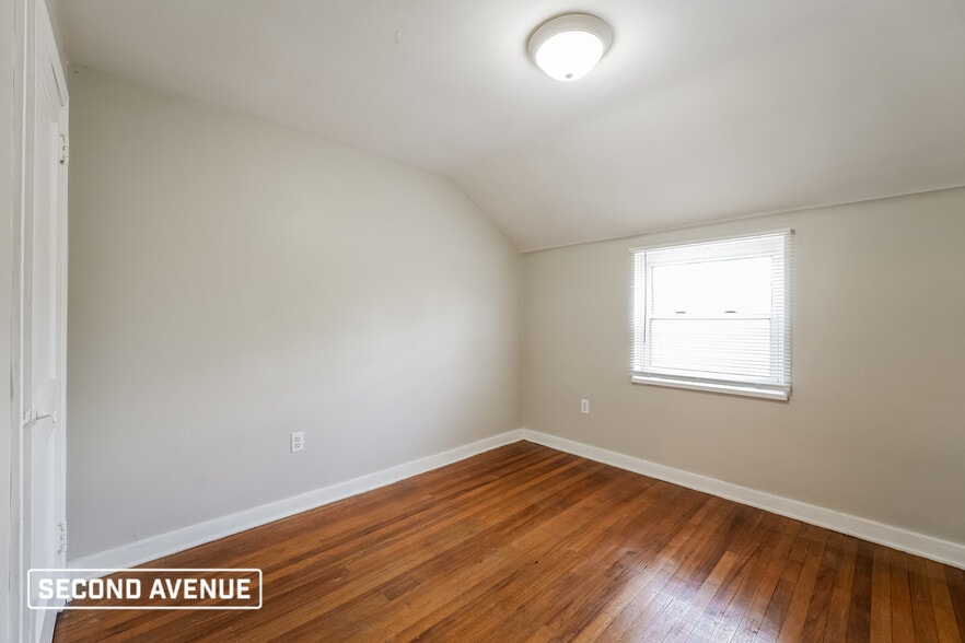 Building Photo - 43 Glenview Ave