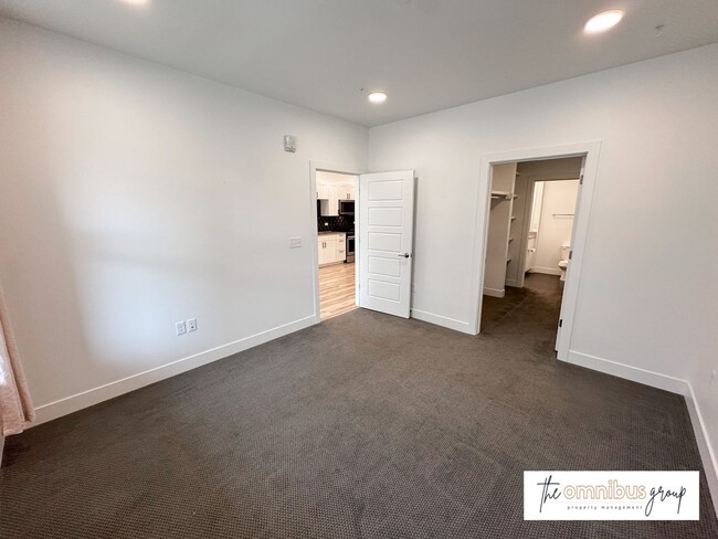 Building Photo - Bright & Modern 1BD/1BA Apartment!