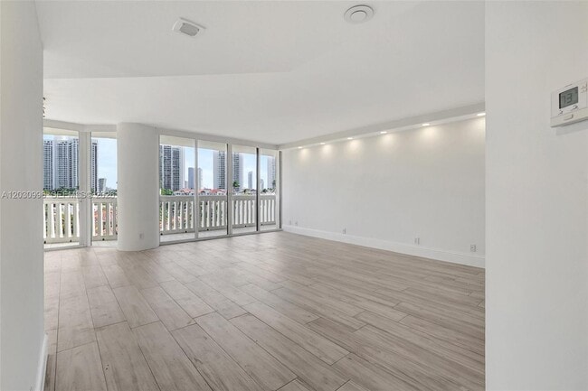 Building Photo - 1000 W Island Blvd