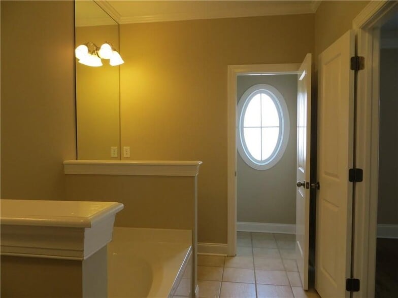 Building Photo - 131 W Ridge Way