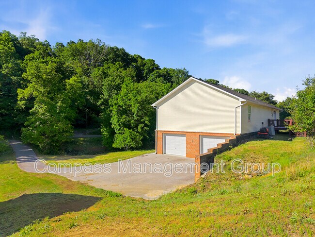 Building Photo - 1690 River Bend Rd