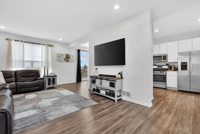 Building Photo - 15012 W Cyrus Dr